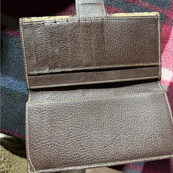 Gucci Beige and Burgundy Wallet/Clutch Like New! - Picture 11 of 11